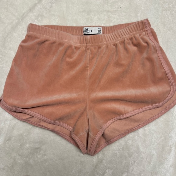 Hollister - Velvet Mini Shorts - Picture 2 of 5